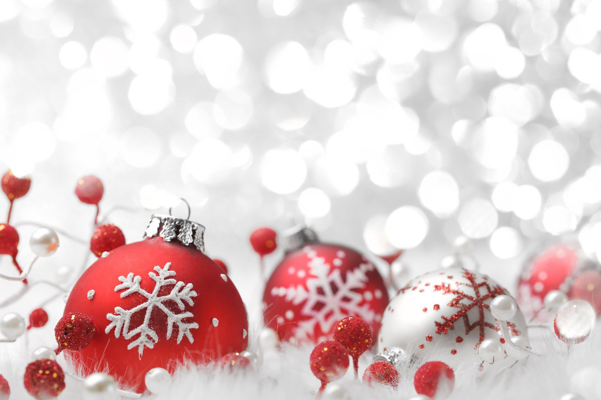 Red Christmas Balls Wallpapers High Quality | Download Free