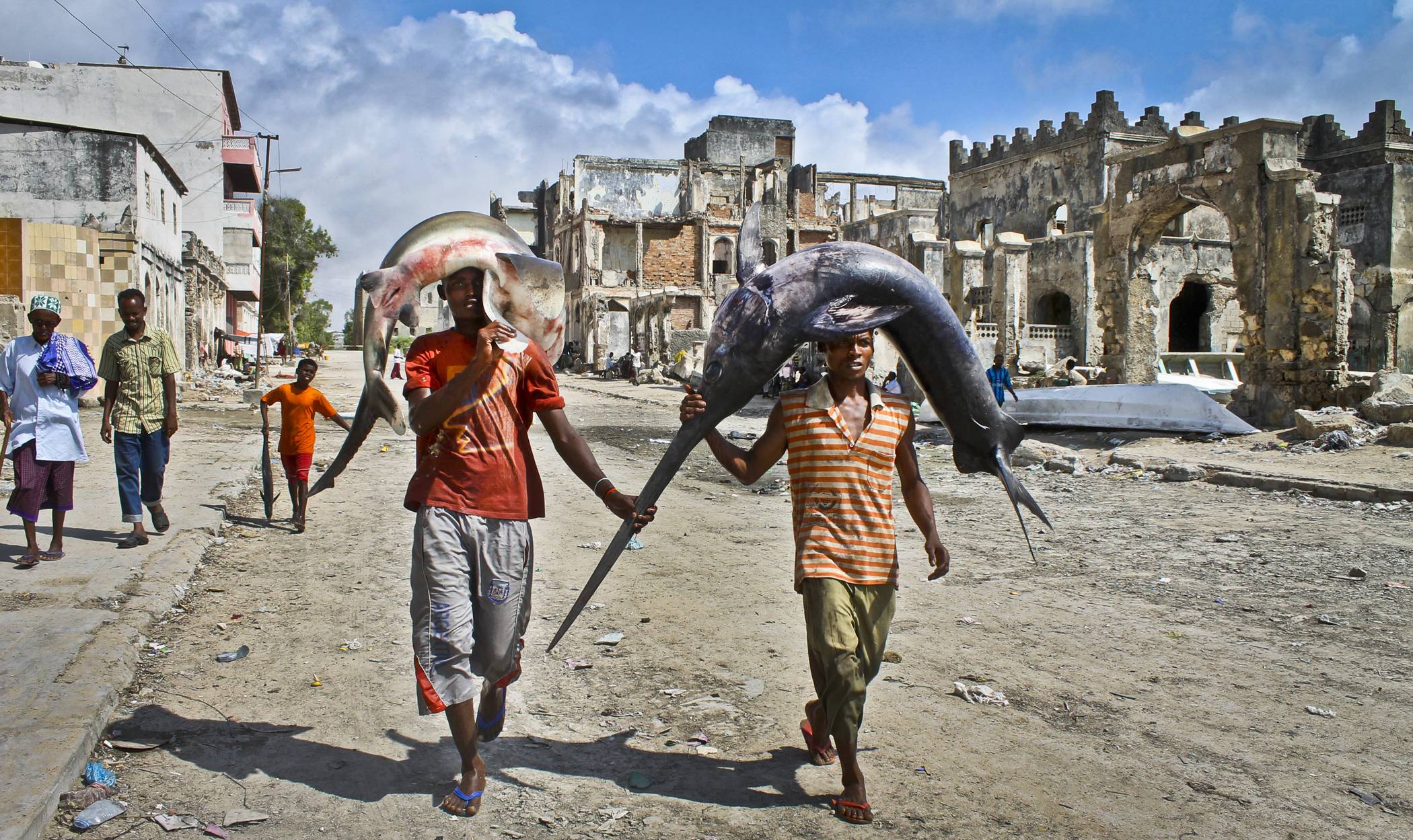 В странах африки самая высокая. Африка Сомали Могадишо. Могадишо столица Сомали. Федеративная Республика Сомали. Сомали Могадишо пираты.