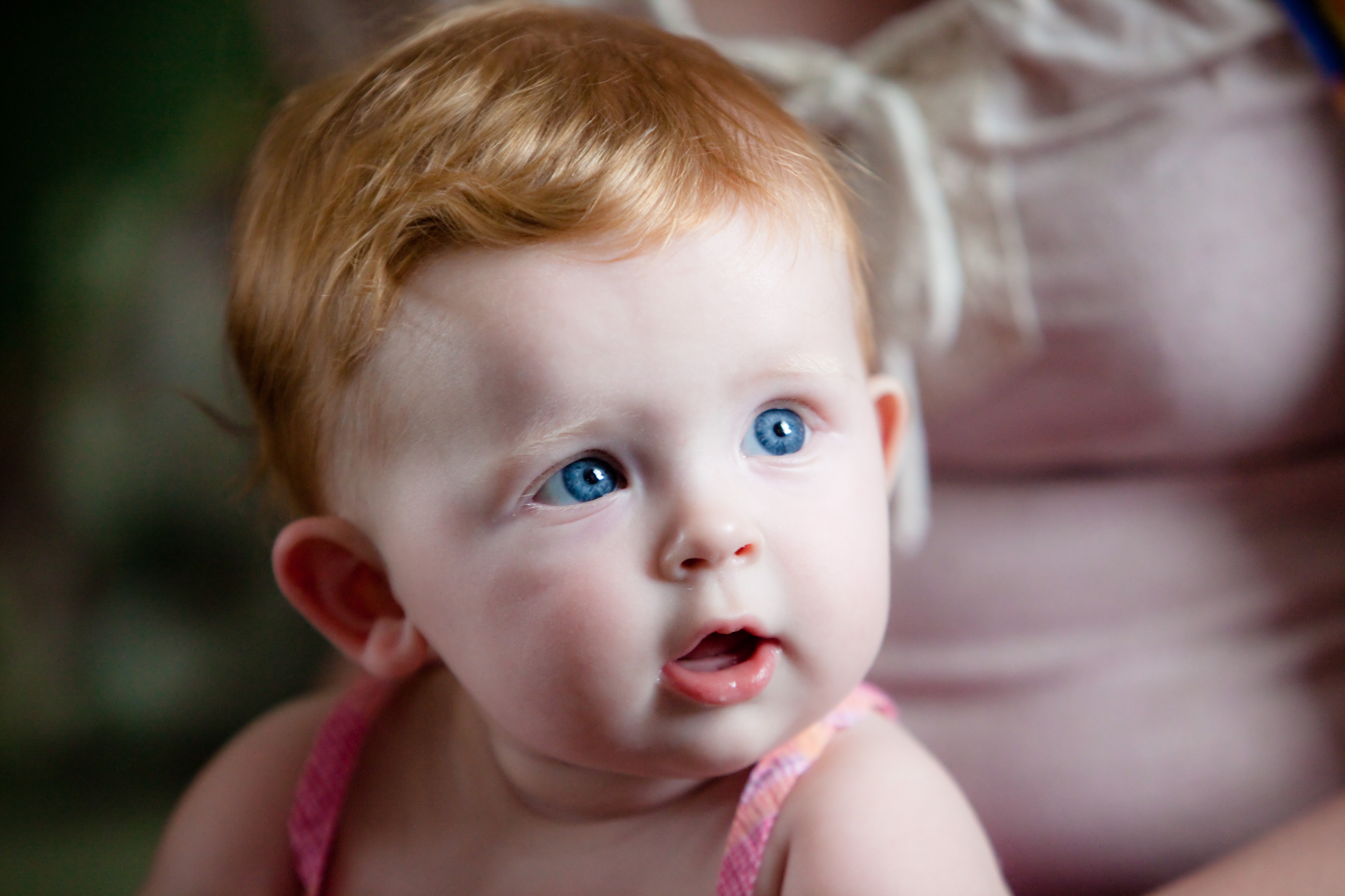 Может ли родиться светловолосый и голубоглазый ребенок. Красивые малыши. Дети с голубыми глазами. Младенец с голубыми глазами. Дети с рыжими волосами.