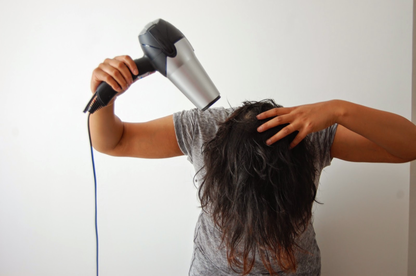 Как сушить волосы после мытья