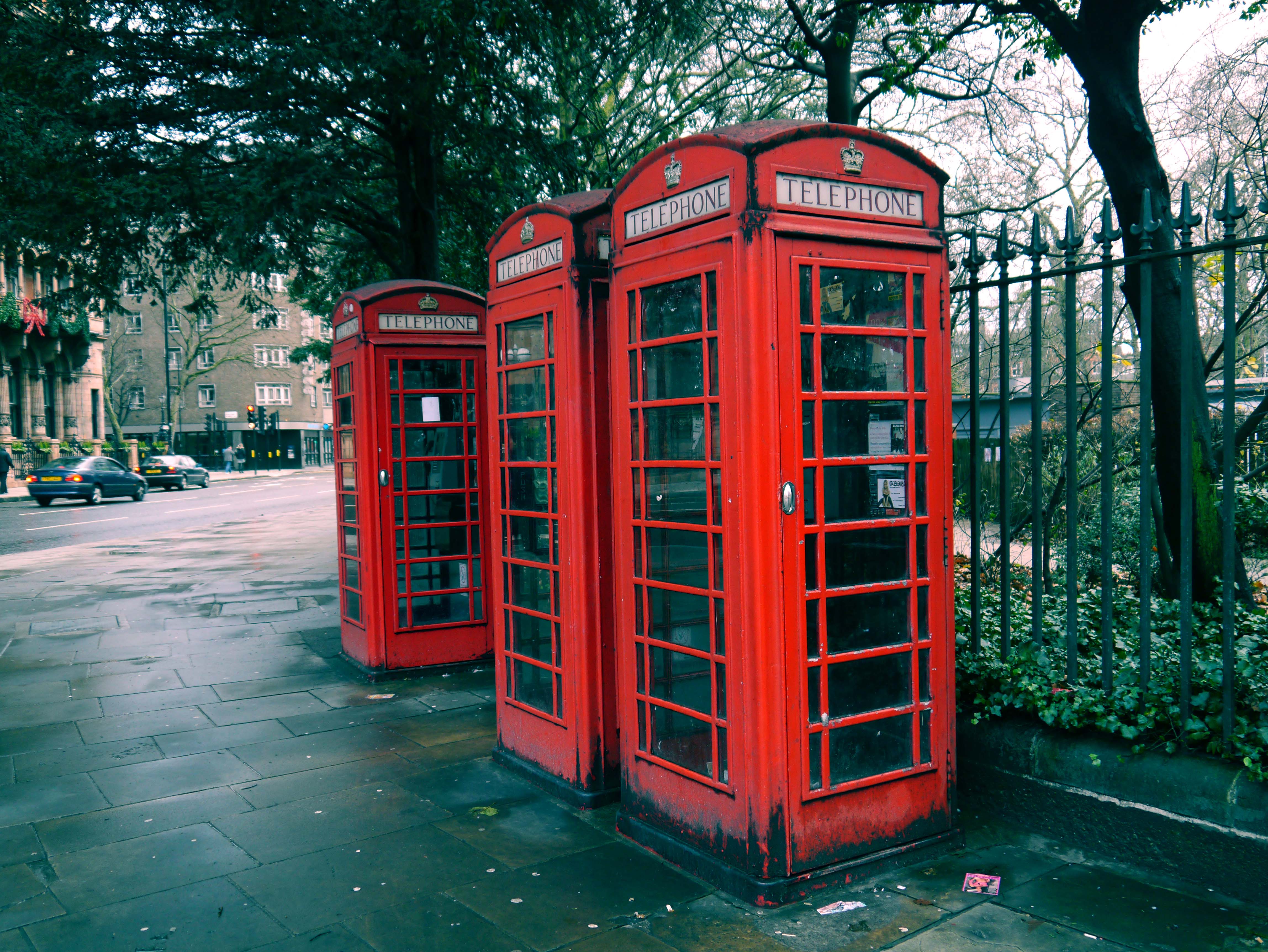 Британия телефон. Phone Booth. Великобритания кабинки. Великобритания достопримечательности будка. Телефон в Британии.