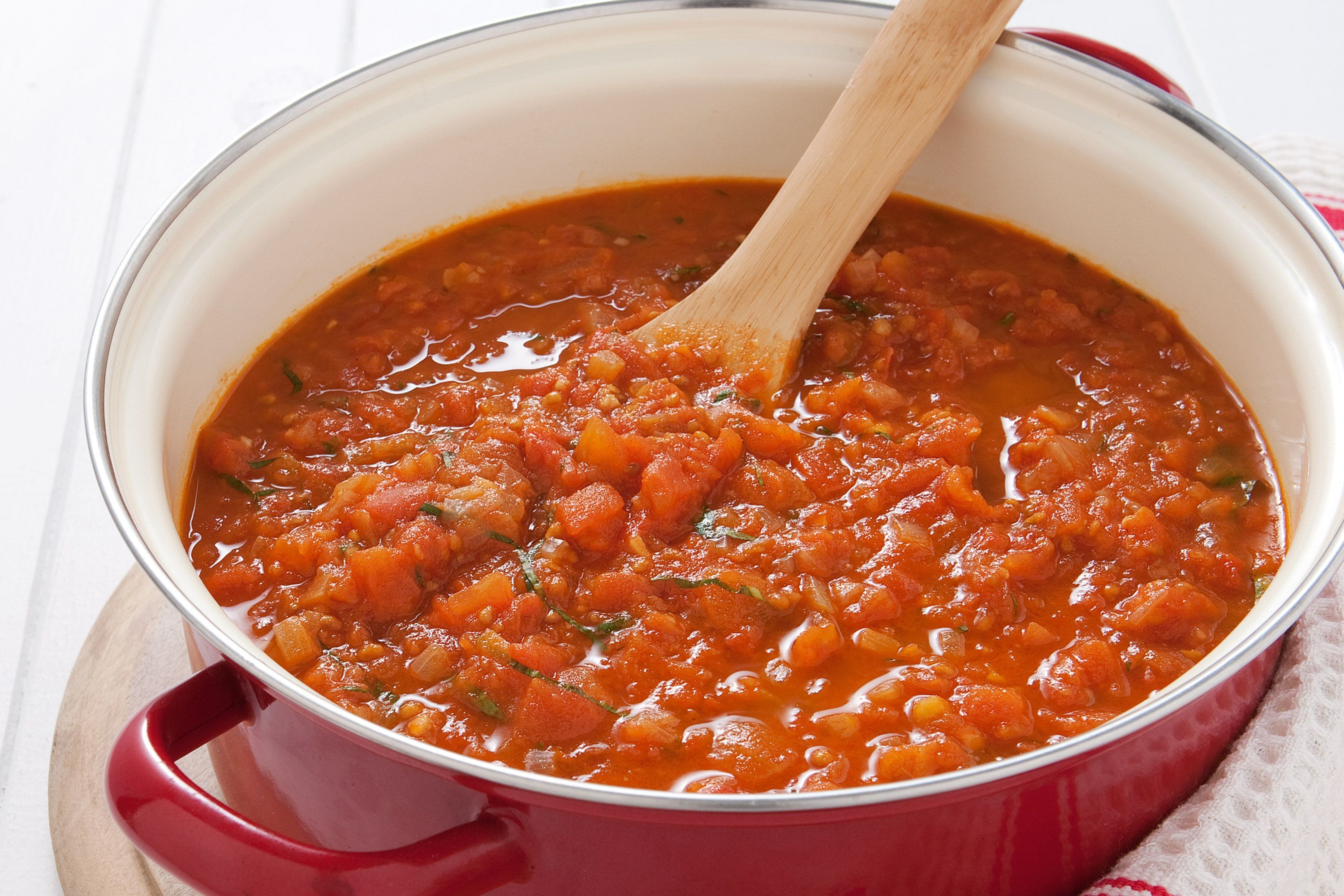 Вкусная томатная подлива. Мясной соус томатный. Макароны с подливой. Соус для макарон из томатной пасты. Спагетти в томатном соусе.