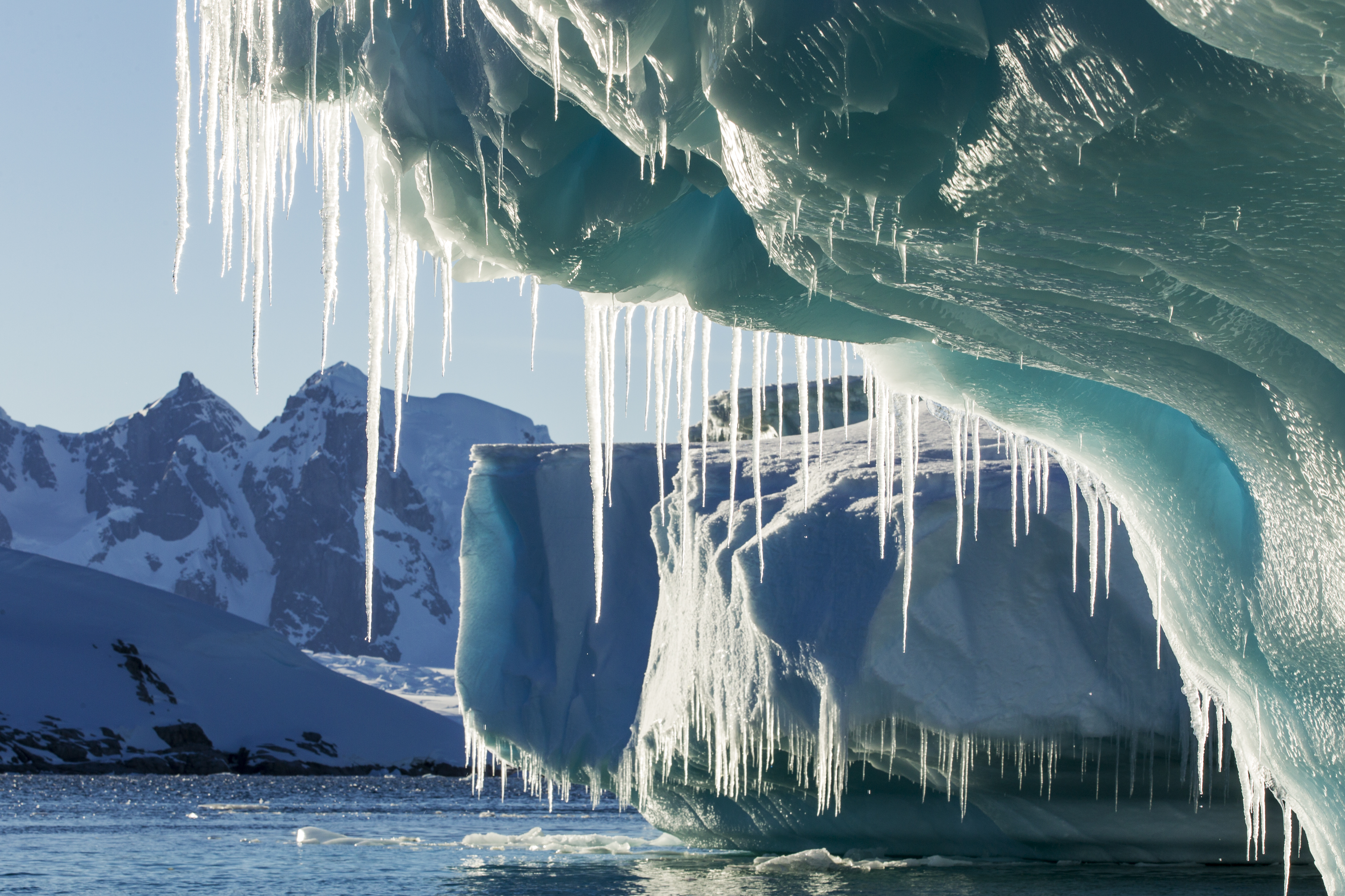 Самую большую площадь занимают ледники. Таяние ледников глобальное потепление. Таяние ледников Антарктиды 1979-2020. Вечная мерзлота в Северной Америке. Вечная мерзлота Арктика.