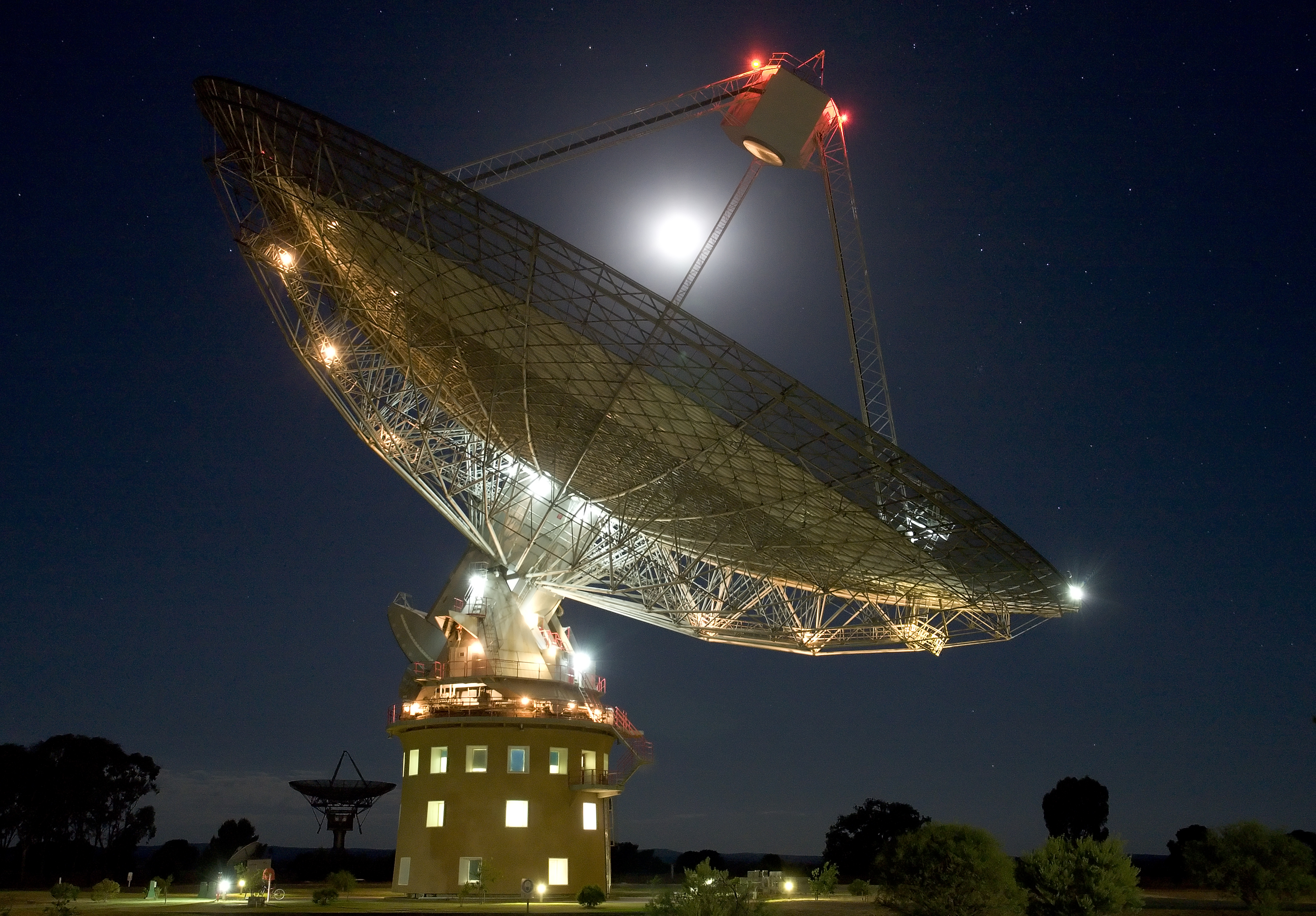 Солнечный телескоп сканворд. Радиотелескоп Паркс Австралия. Радиотелескоп обсерватории Паркса. Телескоп Грин Бэнк. Радиотелескоп Иллинойсского университета.