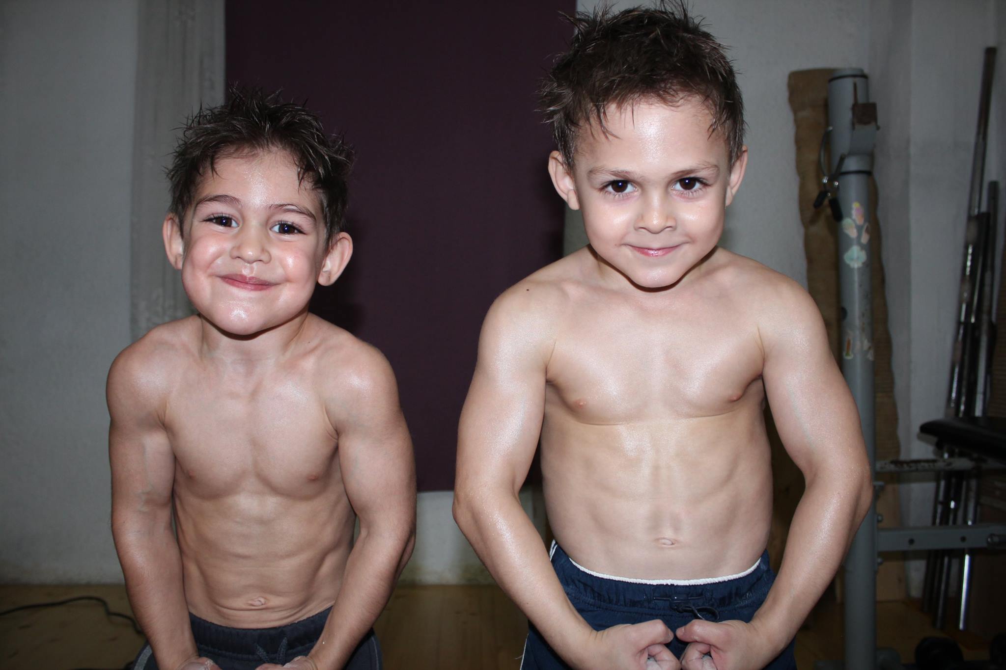 5 сильных мальчиков. Джулиано и Клаудио строе. Джулиано строе качок. Джулиано строе мускулы. Джулиано строе мышцы.