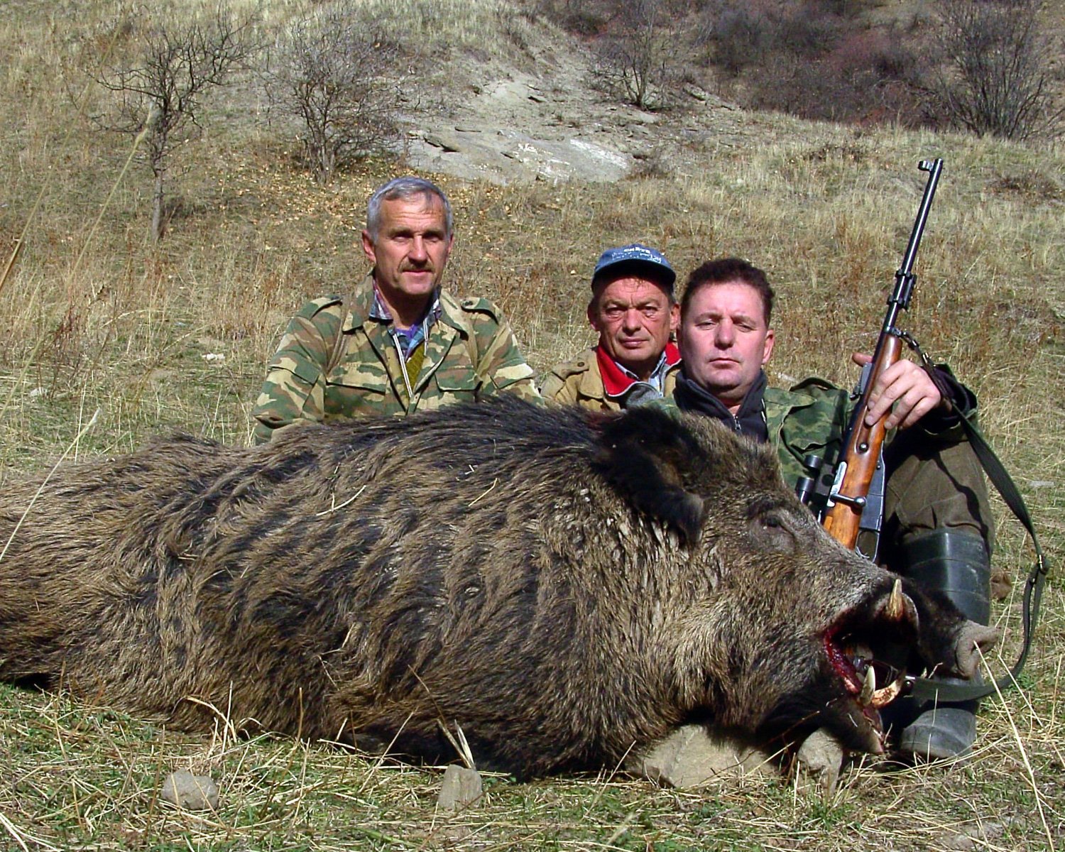Охота на таджиков. Мархур охота в Таджикистане. Дикий кабан в Таджикистане. Охота на кабана в Дагестане.