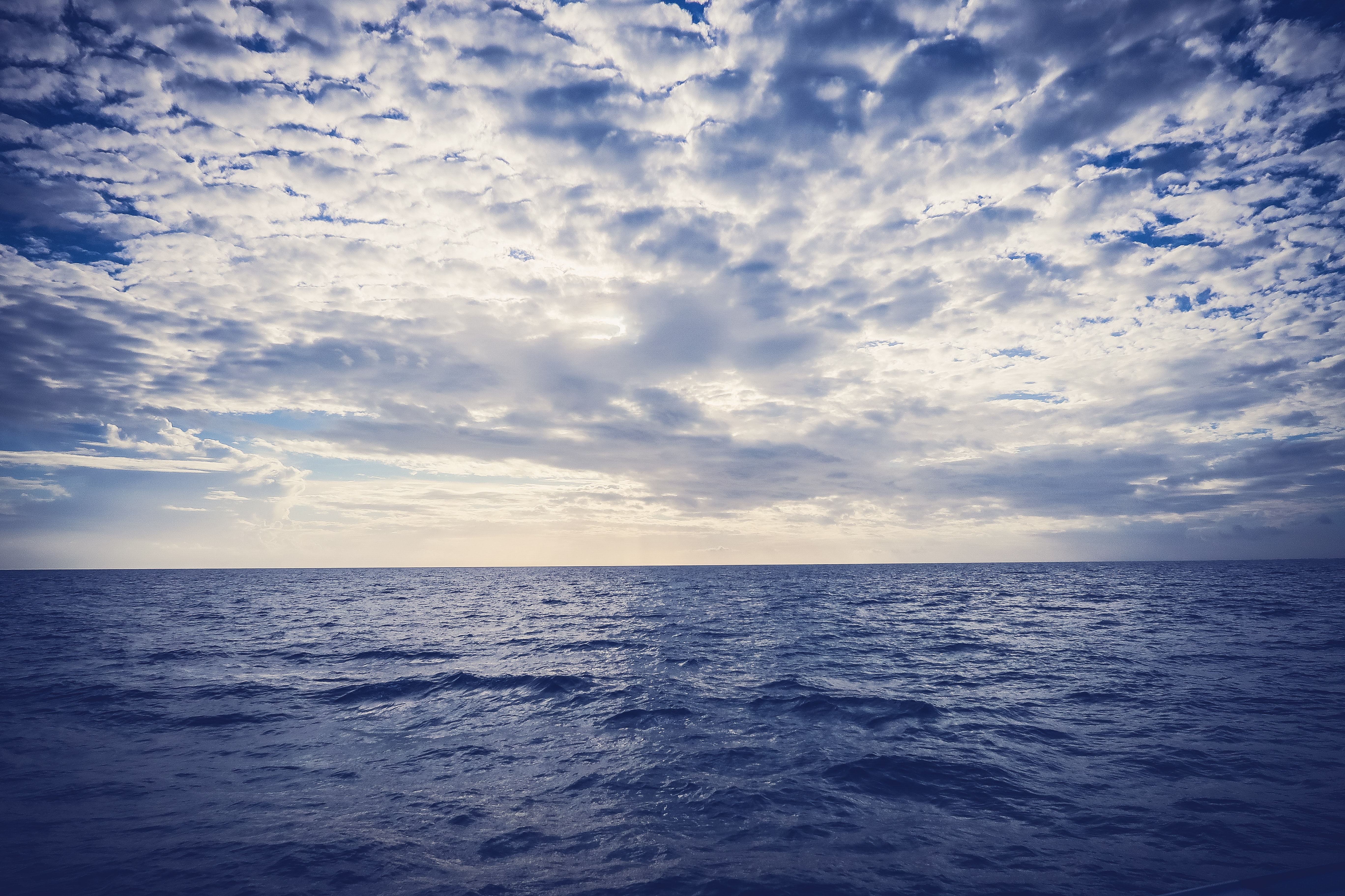 Океан св. Море Горизонт. Спокойное море. Море и небо. Облака над морем.