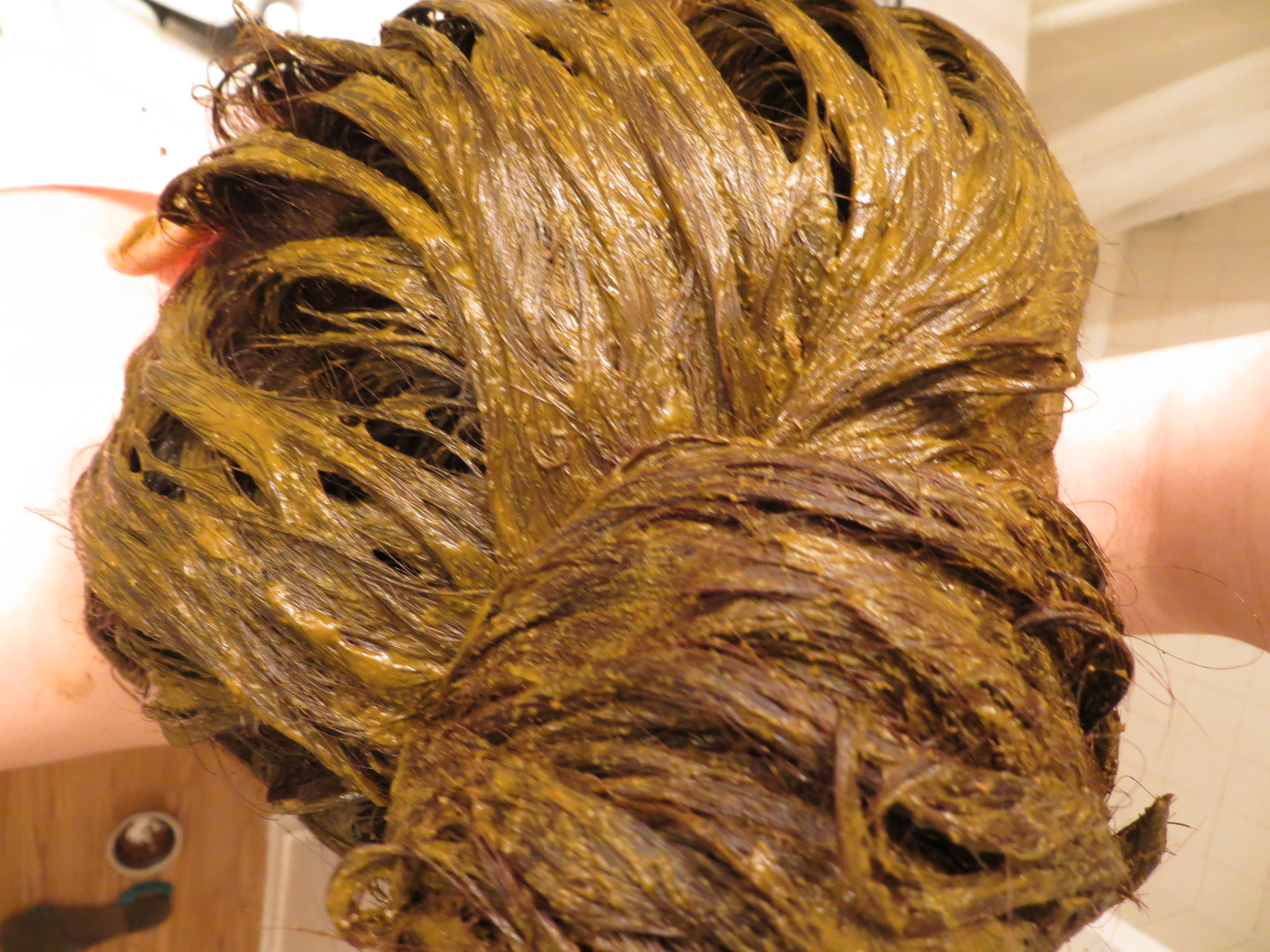 Натуральный пигмент волос. Хна для волос.. Окрашивание волос куркумой. Красить волосы хной. Окрашивание волос травами.