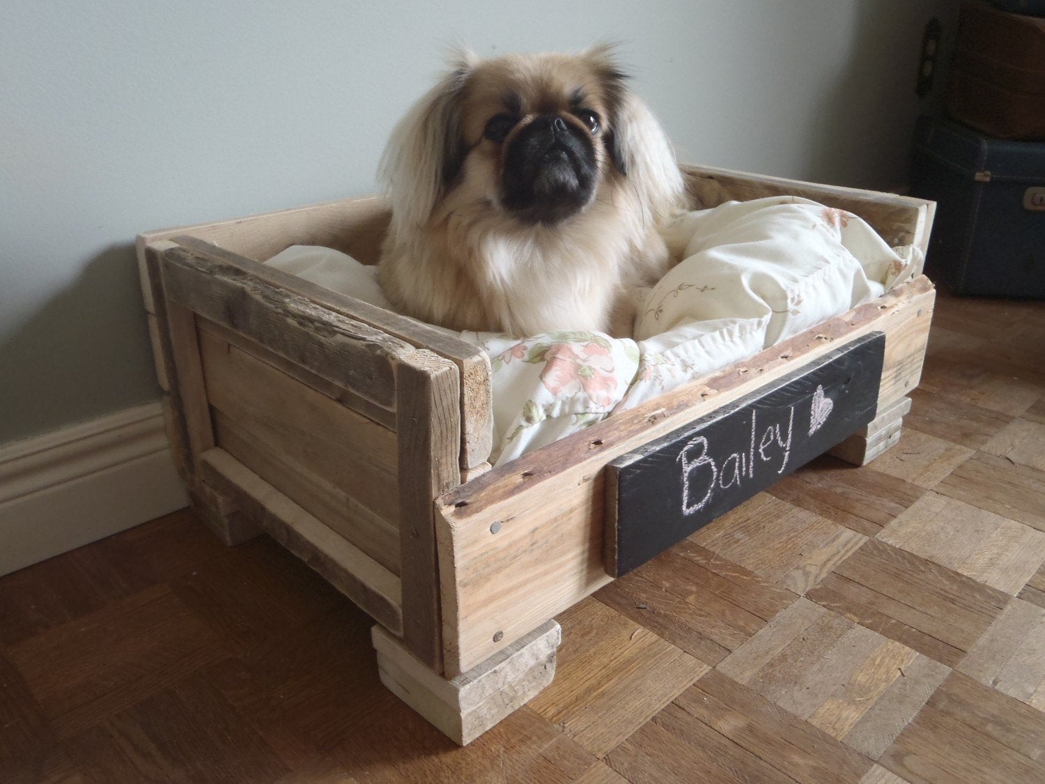 Кровать для собаки дерево