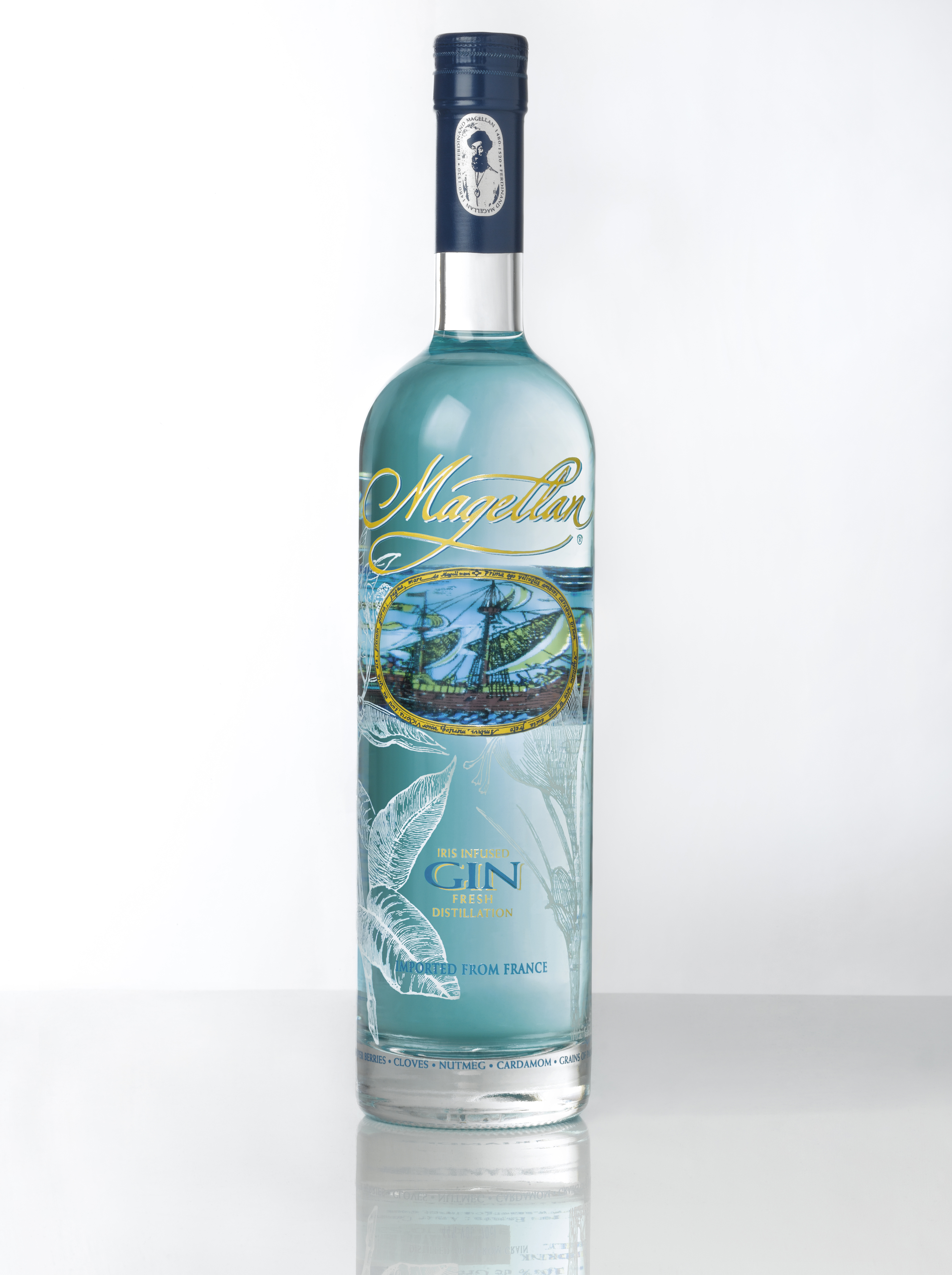 Gin 0.7. Ferrand Magellan Gin. Джин Корела. Джин голубой. Водный Джин.