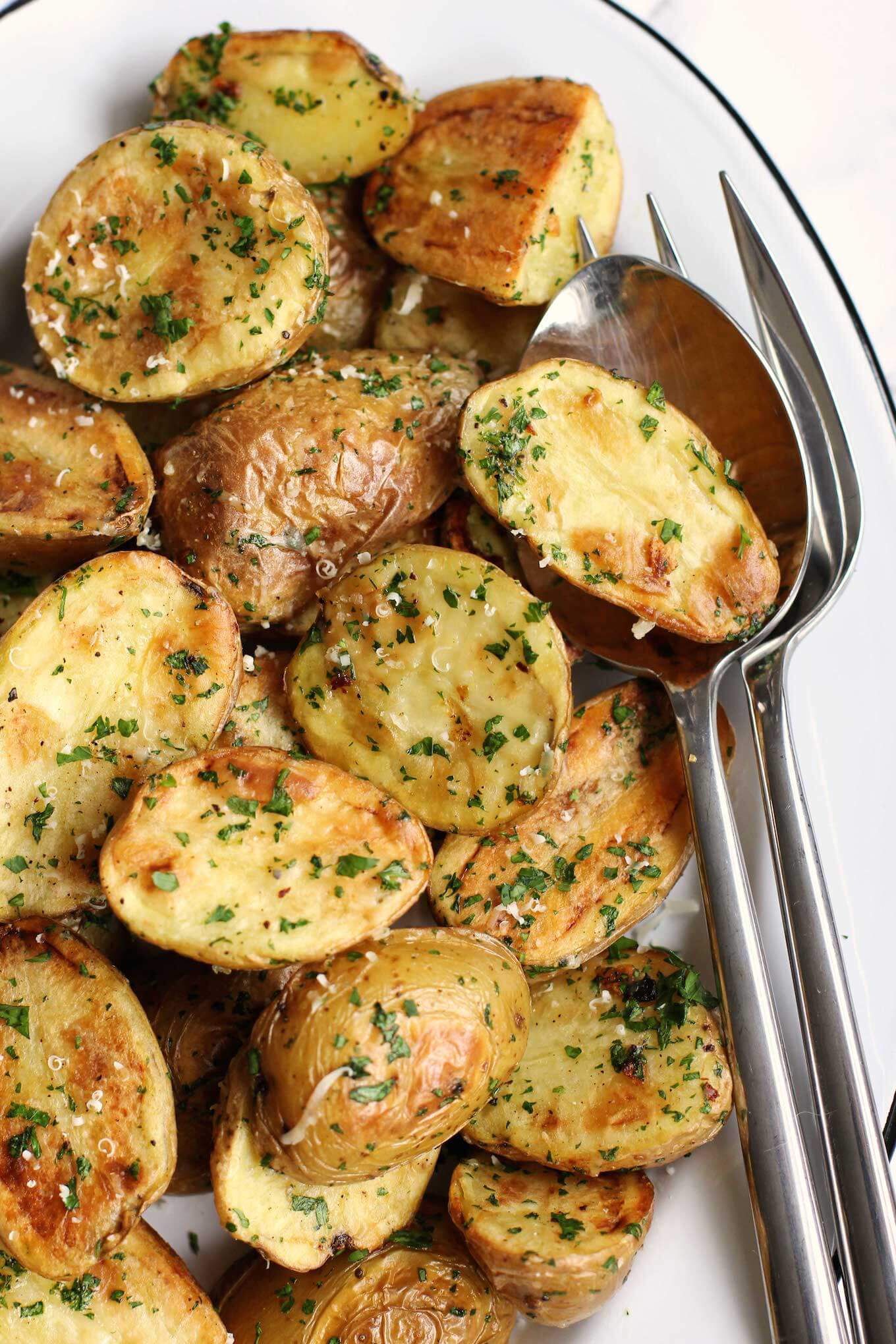 Картофель блюда на скорую. Блюда из картофеля. Блюда из картофеля на скорую руку. Вкусная закуска из картошки. Картофельные закуски.