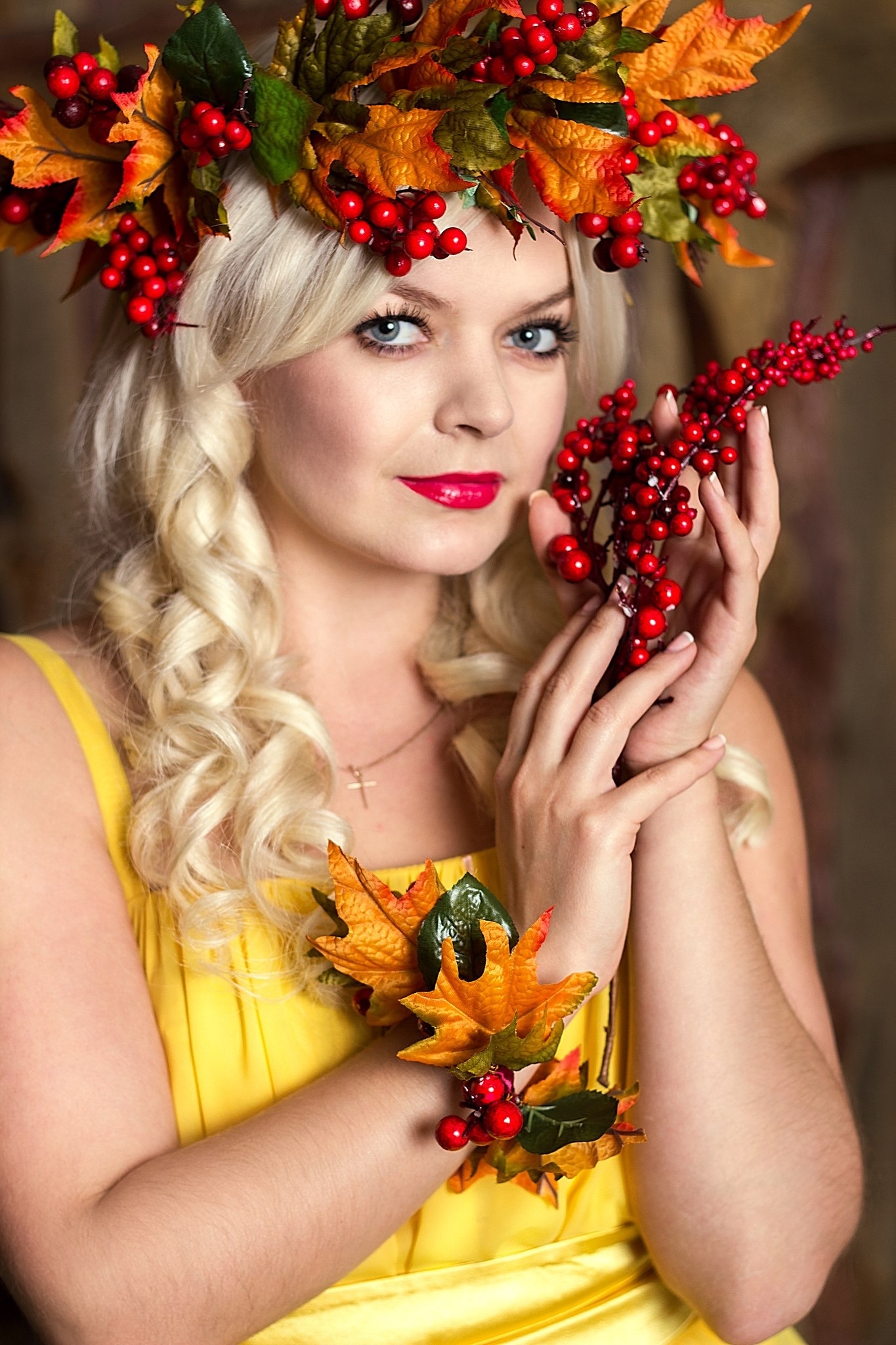 Rowan Wreath Girl Wallpapers High Quality | Download Free